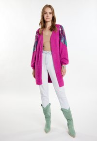 IZIA LOMASI - Cardigan - beerenpink