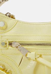 Steve Madden BVILMA - Rankinė - lemon