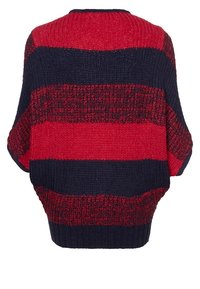 Czerwono-granatowy sweter w paski z luźnym krojem, prążkowanym kołnierzem i teksturowanym dzianinowym materiałem. Posiada szerokie rękawy i swobodny fason.
