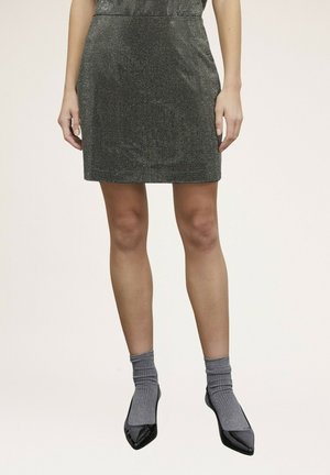 - Spódnica trapezowa