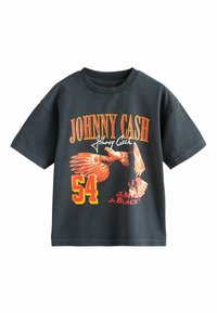 Černé bavlněné tričko s barevným grafickým motivem orla, nápisem "JOHNNY CASH" a "54" na přední straně, s kulatým výstřihem a krátkými rukávy.