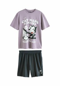 Lila T-shirt med texten "KATTKÄNNINGAR & SNAX" och en grafik av Felix the Cat; tillsammans med svarta shorts med en liten design av Felix.