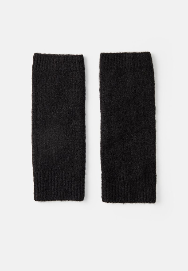 Mangas de lana negras, con puños acanalados, textura suave, forma rectangular y sin patrones ni herrajes visibles.