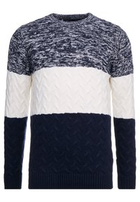 Stickad tröja med en färgblockdesign i marinblått, vitt och ljust grått. Kabelstickad struktur i de nedre sektionerna, rund halsringning och ribbade muddar.