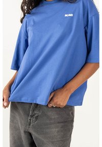 Kaotiko Camiseta estampada - blue