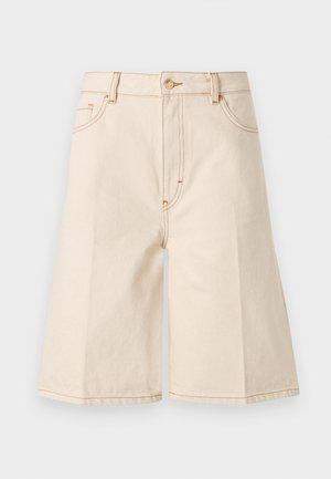 Μπεζ τζιν σορτς με ψηλή μέση που φτάνουν μέχρι το γόνατο, με κουμπί και φερμουάρ μπροστά, θηλιές για ζώνη και πλαϊνές καθώς και μικρές τσέπες.