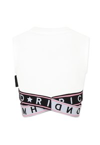 Top bianco senza maniche con design a incrocio sulla schiena, dotato di fasce elastiche marchiate nei colori nero, rosa e grigio e una piccola etichetta laterale.