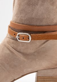 A.S.98 Bottes de cowboy / motard - beige