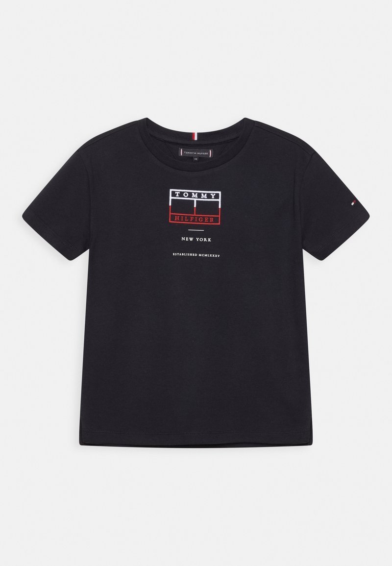 Tommy Hilfiger EMBROIDERED FLAG TEE - Triko s potiskem - desert sky