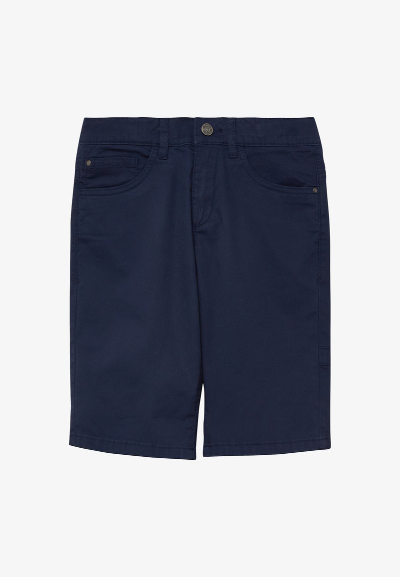 Shorts bleu marine longueur genou avec bouton à l'avant, passants pour ceinture et plusieurs poches, y compris une petite poche à monnaie sur le côté droit.
