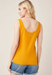 Next THICK STRAP - Top - ochre yellow