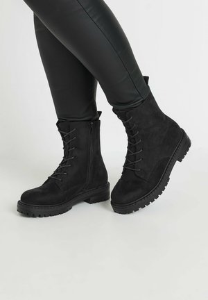 IN WIDE FIT - Enkellaarsjes met plateauzool - black