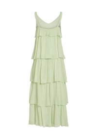 Jasnozielona, bezrękawnikowa sukienka maxi z warstwami falbanek i dekoltem w kształcie litery V.