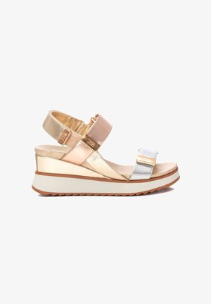 XTI Sandalias con plataforma - gold