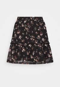 Gonna nera a fiori con un design a strati, vita elastica e piccoli dettagli a volant; decorata con fiori rosa e bianchi.