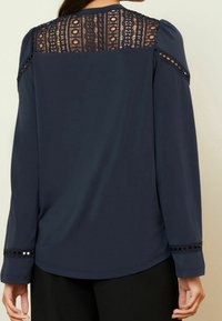 Love & Roses Blouse - blue