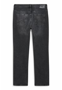 Jeans de mezclilla negros vistos desde la espalda, con dos bolsillos traseros y un parche de cuero con la marca en la cintura.