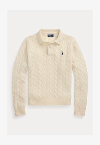 Roomkleurige kabelgebreide polotrui met lange mouwen, geribde manchetten en zoom, met een tweeknops knoopsluiting en marineblauw Polo Ralph Lauren-logo op de borst.