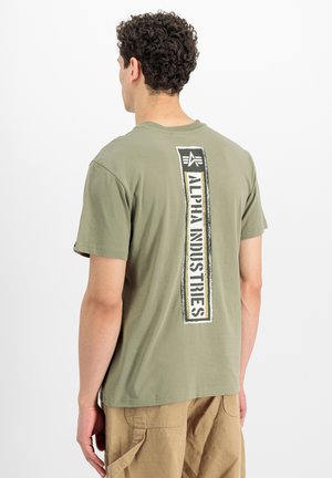 Alpha Industries, ALPHA INDUSTRIES MEN - T-SHIRTS BACKPRINT VINTAGE PANEL T-SHIRT - T-Shirt print - olive