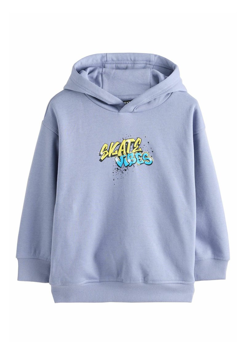 Világoskék kapucnis felső, puha anyagból, elöl nyomtatott grafikával, amelyen a "SKATE VIBES" felirat spray festék hatással és bordás mandzsettákkal.