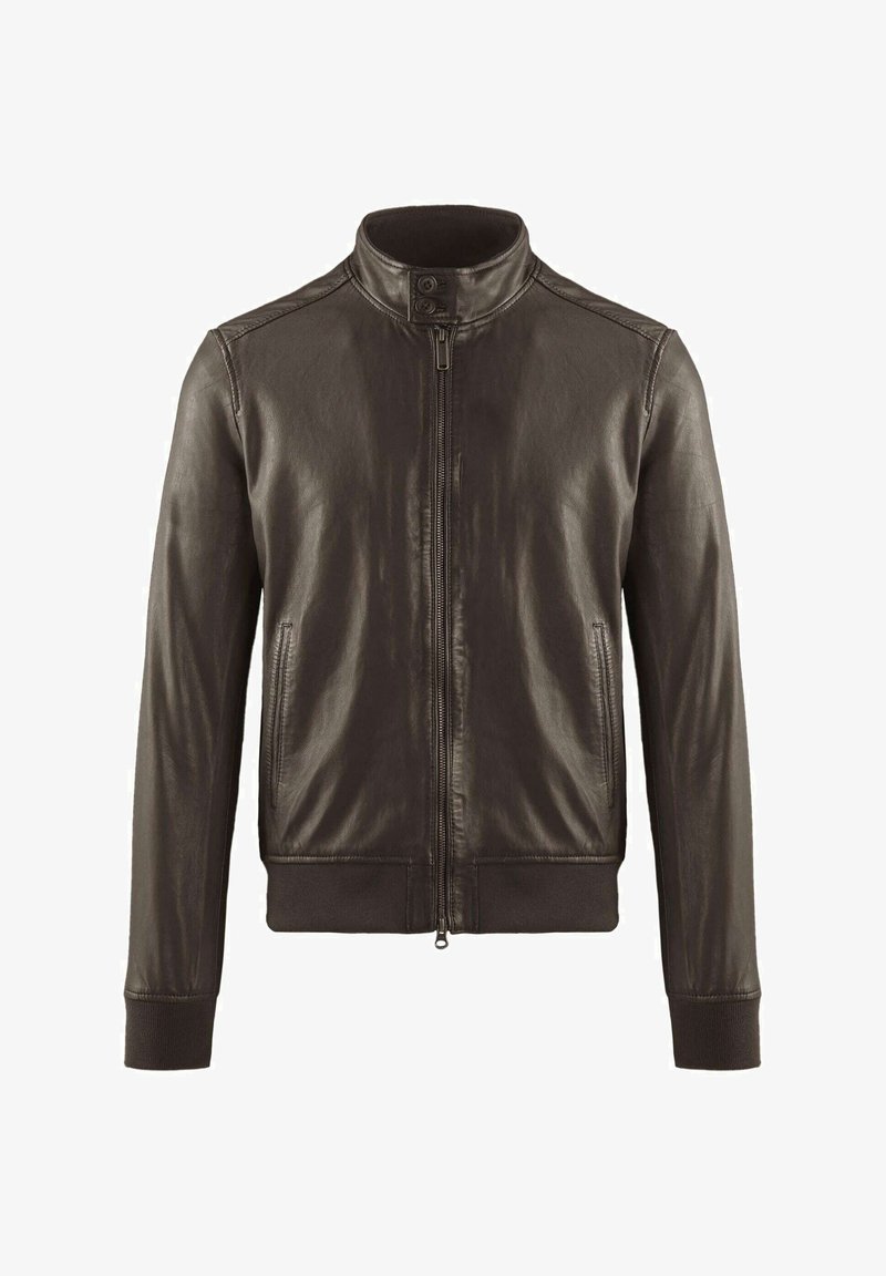 Brun læderjakke med høj krave, frontlynlås, to sidelommer og ribbede manchetter og kant. Glat tekstur og tætsiddende design.