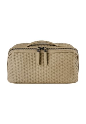 Béžová obdĺžniková taška na toaletné potreby s textúrovaným tkaným vzorom, horným madlom a dvojitým zipsovým uzáverom na bielom pozadí.