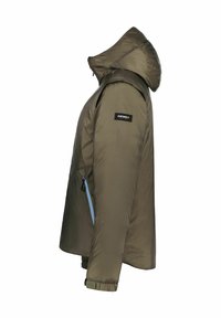 Khakifarbene, isolierte Jacke mit Kapuze, die eine glatte Textur, seitliche Reißverschlusstaschen und ein Logo-Patch auf der Schulter aufweist.
