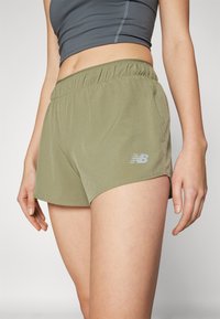 New Balance SHORT - Träningsshorts - dark olivine