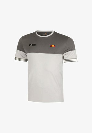 Grijze en witte T-shirt met korte mouwen en een ronde hals, met een gekleurd logo op de bovenste linkerkant en gestreepte accenten op de mouwen.