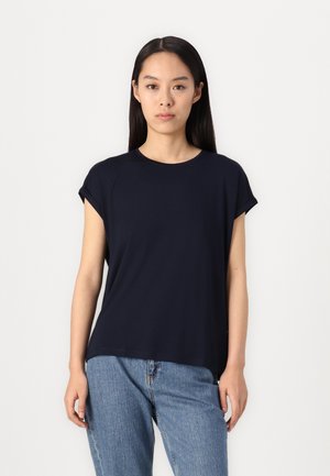 Mørkeblå t-skjorte med kort erm, rund hals og løs passform, laget av glatt stoff, kombinert med lyseblå jeans. Minimalistisk design.