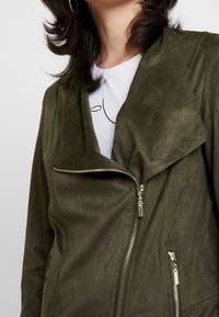 Wallis Chaqueta de invierno - khaki