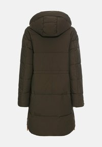 Puffjakke i m�ørk olivengrøn med hætte, lodrette sømme og en mellemlang design. Glat tekstur med almindelig pasform.