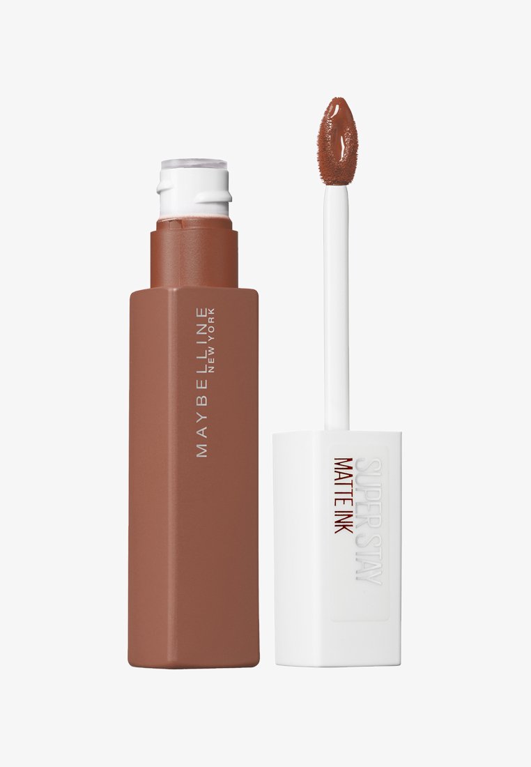 Rouge à lèvres liquide mat Maybelline Super Stay Matte Ink dans un tube rectangulaire marron avec un applicateur blanc, doté d'une pointe en mousse douce.