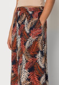 Vero Moda VMSIMPLY EASY SKIRT - Saia comprida - night sky