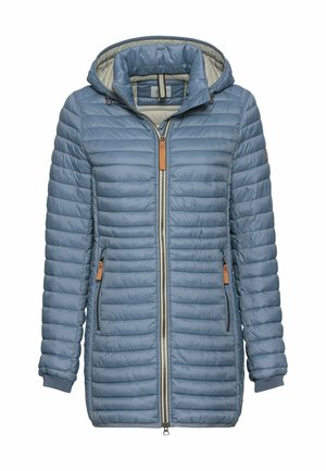 Helleblaue Pufferjacke mit Kapuze, ausgestattet mit einem Reißverschluss vorne und Rippbündchen. Texturiertes, gesteppte Design mit Lederakzenten.