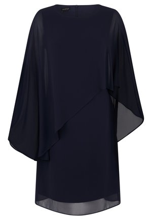 Robe bleu marine arrivant au genou avec des manches transparentes en couches asymétriques et un col bateau.