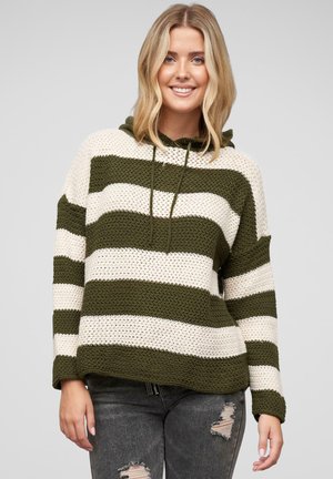 Sweter z kapturem w oliwkowo-zielone paski i kremowym kolorze, o luźnym kroju i plecionym materiale. Posiada sznurek w kapturze oraz szerokie rękawy.