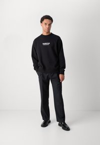 Barbour International FORMULA CREW - Melegítőfelső - black