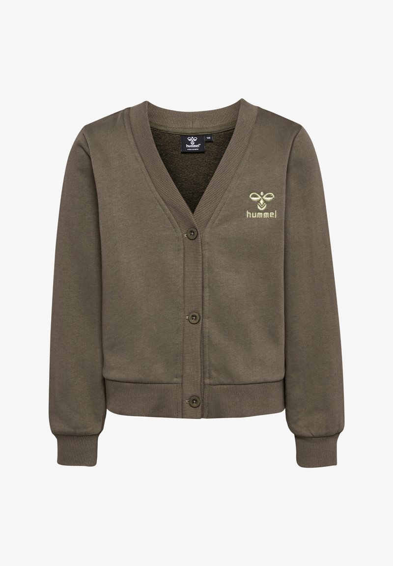 Oliwkowy kardigan z dekoltem w kształcie litery V, długimi rękawami, guzikami z przodu i ściągaczami na mankietach. Posiada haftowane logo na lewej stronie klatki piersiowej.