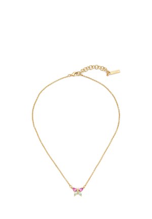 Fijne gouden ketting met een kleine vlinderhanger met roze en lichtblauwe stenen in het midden.