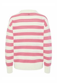 Pull en tricot présentant des rayures horizontales roses et blanches, avec un design en maille ouverte texturée et des bords côtelés aux poignets et à l'ourlet.