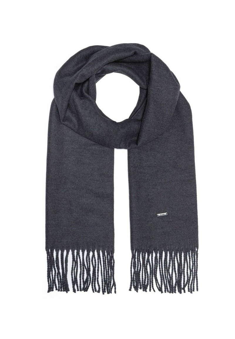 Ciemnoszara szalik z miękkiego materiału, o gładkiej teksturze, z frędzlami na brzegach i małą metalową metką z logo po jednej stronie.