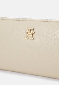 Tommy Hilfiger ESSENTIAL LARGE - Portafoglio - white clay