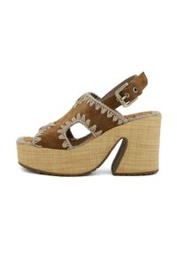 Sandali platform in suede marrone con punta aperta, design a ritaglio, dettagli intrecciati e tacco intrecciato testurizzato per una presa migliorata.