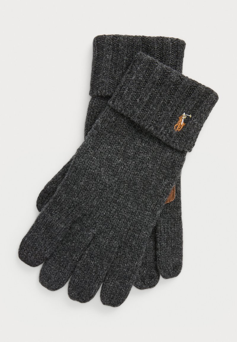 Mânuși tricotate de culoare gri închis, cu manșete cu margine ondulată. Prezintă un mic detaliu brodat și o compoziție dintr-un material texturat, cald.