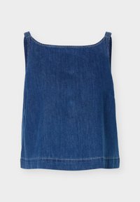 Μπλε denim αμάνικη μπλούζα με φαρδιές τιράντες, ίσια λαιμόκοψη και εμφανείς λευκές ραφές κατά μήκος των άκρων.