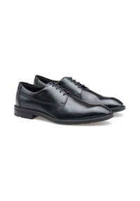 Scarpe eleganti in pelle nera con una texture liscia, punta rotonda e quattro occhielli. Presentano una suola in gomma leggermente elevata e un design minimalista.