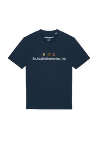 Marineblauw T-shirt met korte mouwen, gemaakt van katoen, met grafische tekst en iconen: een biermok, een pretzel en een rood object, gecentreerd op de borst.