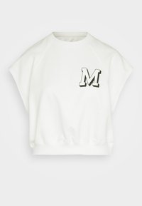 Valkoinen lyhyt svettari, jossa on raglan-hihat, ja vasemmassa rinnassa mustavalkoinen "M"-kirjaingrafiikka sekä ribbaushelma.
