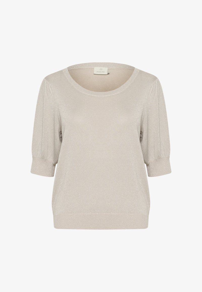 Suéter gris claro de manga corta con un escote redondeado, hecho de una tela suave y texturizada con un brillo sutil. Ajuste ligeramente holgado.